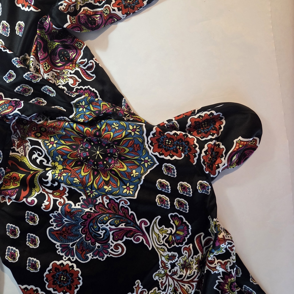 Natori Black Floral Garment with Red and Blue Accents - Picture 14 of 14